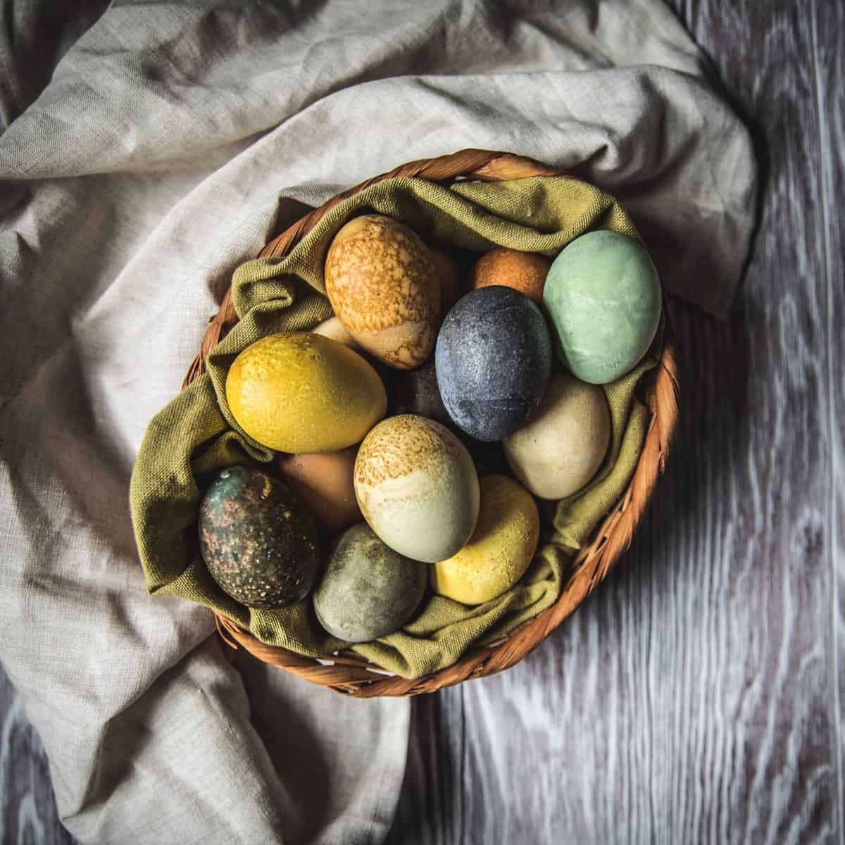DIY Natural Easter Egg Dye {No food coloring} - The From Scratch