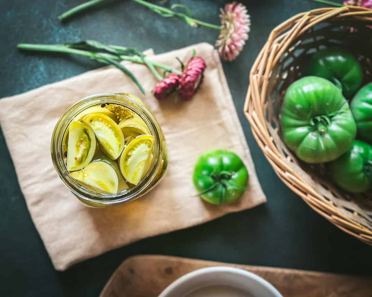 Quick & Easy Pickled Green Tomatoes - Alphafoodie