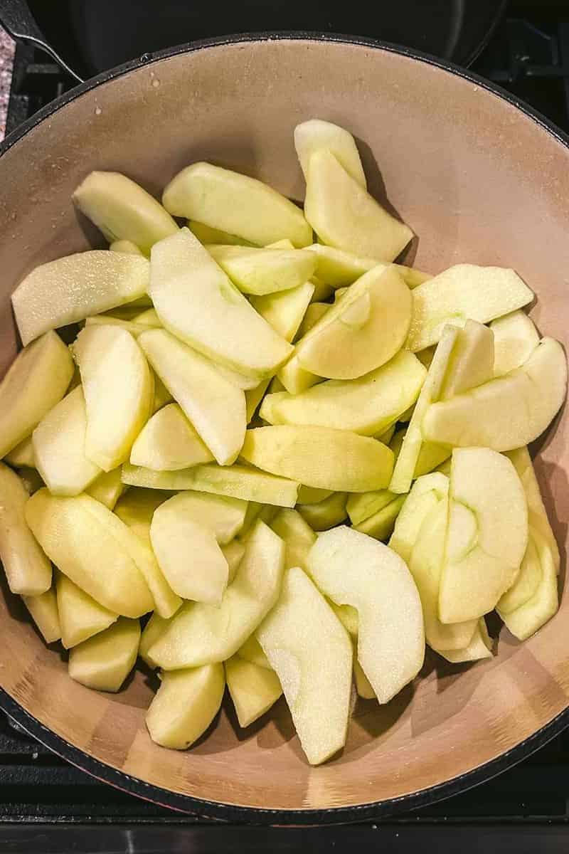 https://www.growforagecookferment.com/wp-content/uploads/2023/10/how-to-freeze-apple-pie-filling-3.jpg
